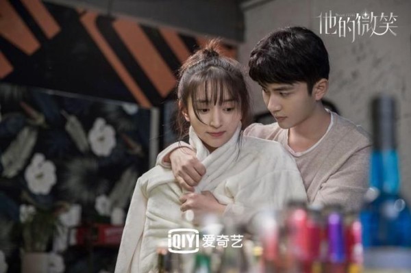 你与男艺人的女朋友 只差了一个助理的距离？