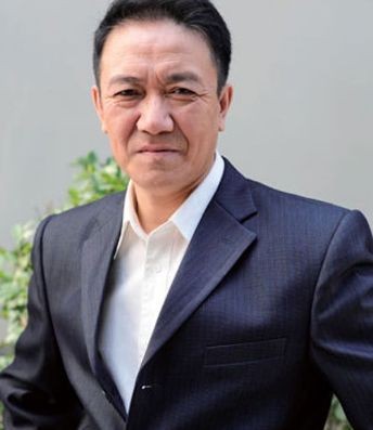 娱乐圈五大“暖心”继父，离过婚的男人不是好男人？来看看他们吧