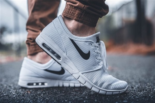 Nike起诉陈冠希索赔90万：20年合作伙伴或以官司收场
