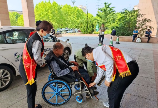 石岛人民医院以人文关怀为基石，倾力打造有温度有情怀的医疗服务新体系