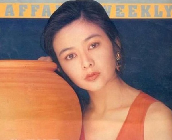 向华强玩过的女明星有哪些?关之琳被塞乒乓球是真的吗?