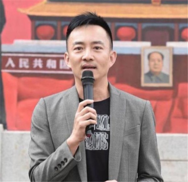 央视主播亚宁：因“丑闻”消失16年，今满头白发成爱奇艺总裁