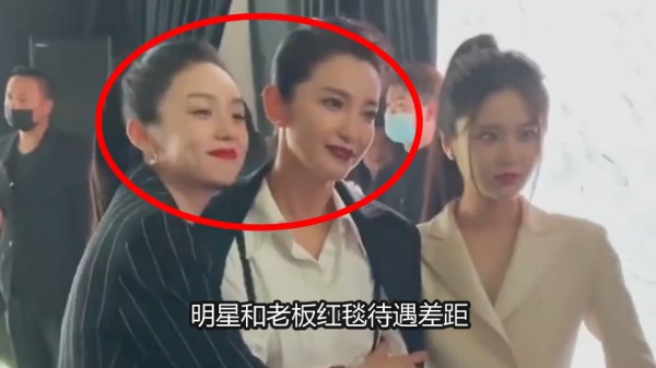 明星和老板红毯待遇差距，侯明昊乖巧懂事，黄子韬有着老板的自信