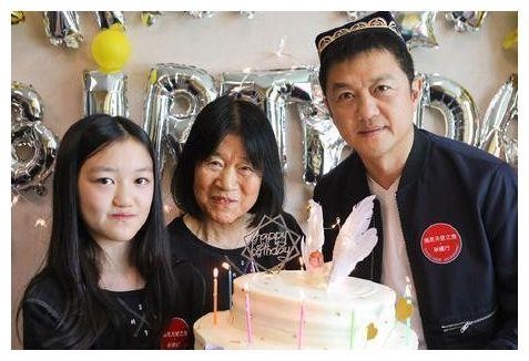 李湘炫富方式不足为奇，王菲对李嫣才是大手笔，比李亚鹏大方多了