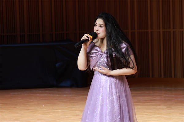 沈阳音乐教师关峤举办系列音乐会