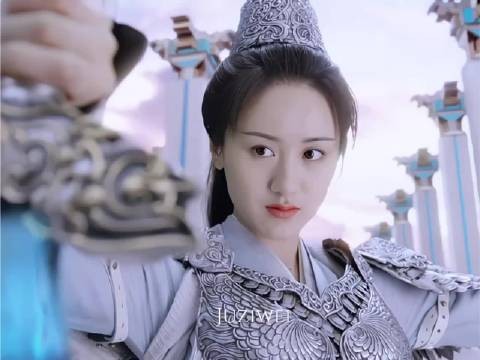 长着这么萌的脸,喊着“定坤”这么霸气的话,晓茗姐姐你怎么可以这么优秀呢