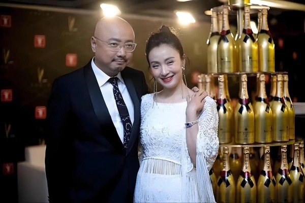 徐峥陶虹婚姻现状观察：利益共同体下的情感博弈与二十年婚姻启示