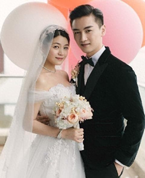 从“头纱吻”到“各自安好”：陈晓陈妍希的婚姻轨迹