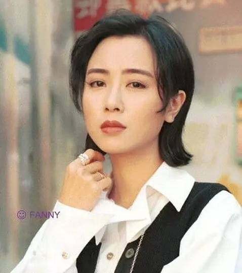 凭《开心鬼》走红美貌不输黎姿，被刘銮雄抛弃患抑郁，后宣布出柜