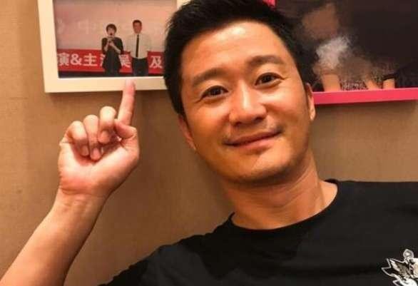 吴京拒绝参加卢靖姗婚礼，是关系不好？
