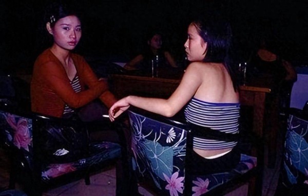 成都舞厅的兴旺真的是由退休老人撑起来的吗？