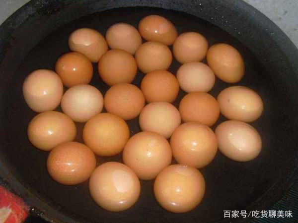 为啥煮鸡蛋煮一次裂一次？原来煮鸡蛋有4种技巧，这么多年白煮了