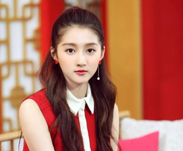 当红明星的亲姐妹颜值不输对方，这样漂亮的她们却没有进入娱乐圈