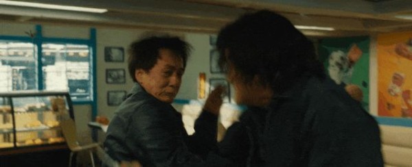 打不动的成龙，眼泪还值几分 英雄迟暮的演技考验