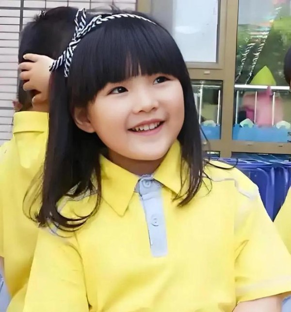 16岁王诗龄被亲爹背刺，李湘抛弃的糟糠之夫，没给女儿留一丝体面