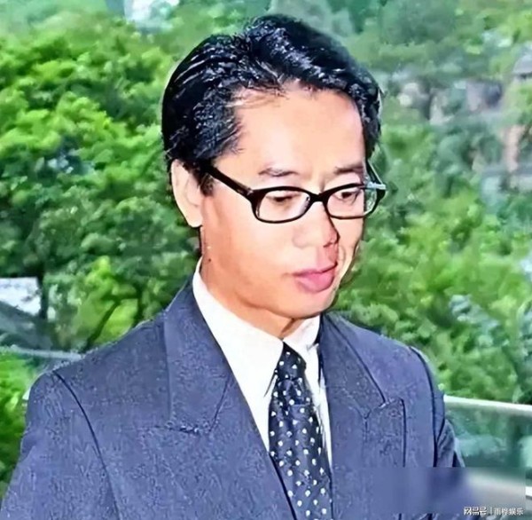 霍家逆子走私诈骗20亿，母亲房产被卖，真相竟是无血缘关系？