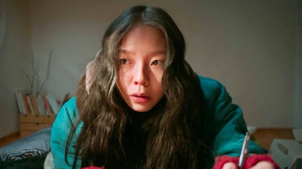 女人发现了一个省钱小妙招,只要把朋友都“睡”一遍,就可以省下昂贵的房租