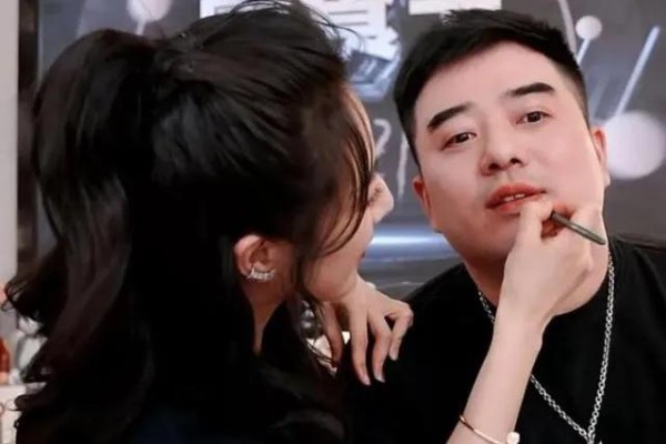 薇娅背后的男人？明星主播的师父师娘？不，我们是人生合伙人