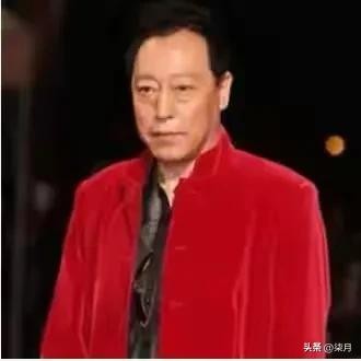 65岁倪大红疯玩引争议？红鞋互怼背后藏33年硬气