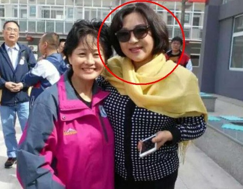 李连杰前妻54岁黄秋燕近照