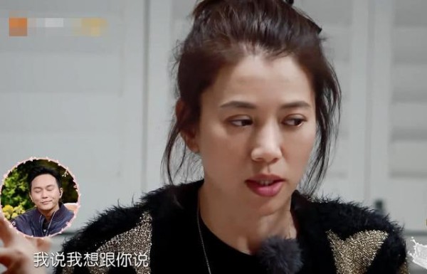 老公接电话敷衍？袁咏仪的方法堪称教科书，怪不得张智霖这么爱她