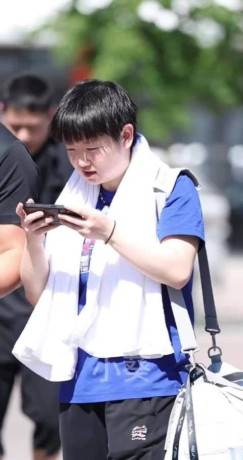 我宝玩啥呢,萌坏我了