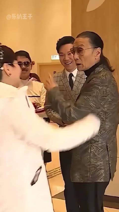 谢贤狄波拉离婚30年后境遇迥异,狄波拉再婚幸福谢贤健康亮红灯