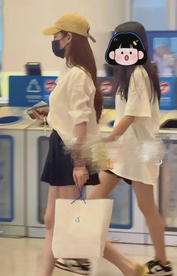 马筱梅带玥儿姐弟回台被偶遇玥儿身材像极了大S，和后妈关系融洽