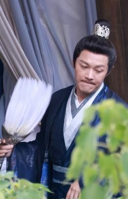 49岁知名男演员郑国霖在景区打工 体面还是无奈？