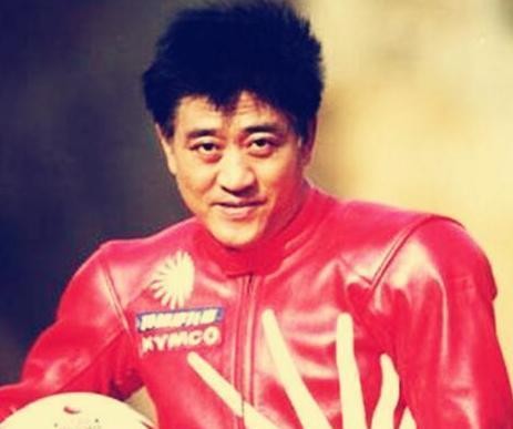 生前为朋友散尽家财，去世时家人没钱办丧礼，整个娱乐圈为他捐款