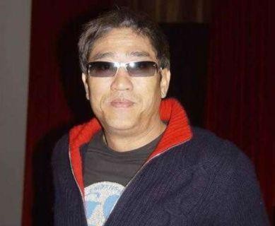 他死后家人没钱办葬礼，200位明星亲临悼念，捐款让其下葬
