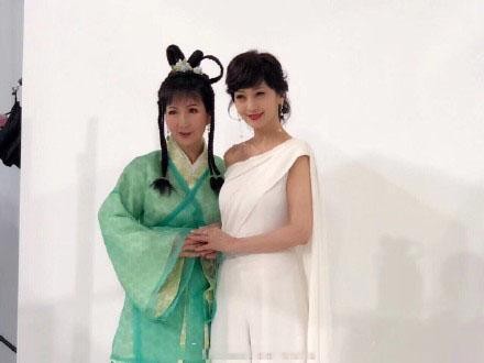时隔20多年，新白娘子主演赵雅芝陈美琪叶童再相聚，谁更显老？