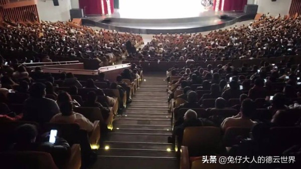 郭德纲石家庄唱戏，遇恶劣天气，演出到凌晨，观众直呼太过瘾了