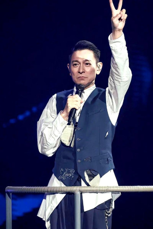 同胎异貌，揭示5位明星家族基因差异