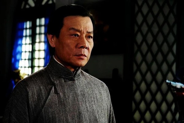 带小三回家，要结发妻子与小三和平相处，这位知名男星生活太混乱