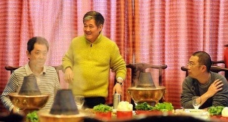 赵本山：宴请圈内朋友，谈电影合作