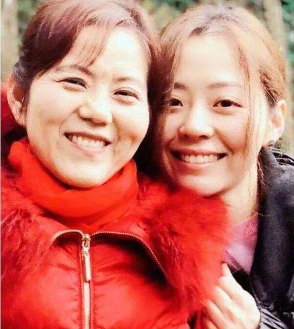 张靓颖自曝与母亲和好的方法，张母见到这个男孩喜笑颜开！