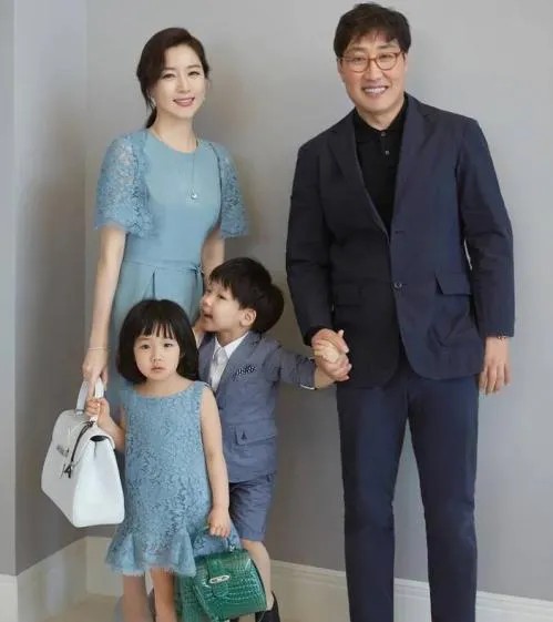 李英爱的老公郑豪泳个人资料(李英爱小三上位是怎么回事)