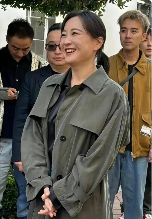 吴彦祖晒与贾玲的合影，简直太惊喜啦