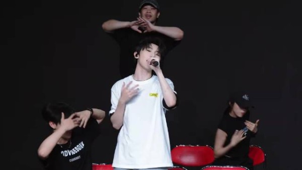 时代少年团<a target=