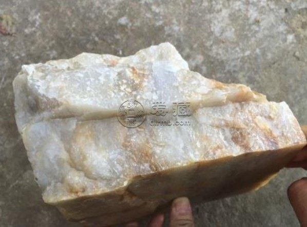 玉原石图片大全图片欣赏 不同类型价格一样吗