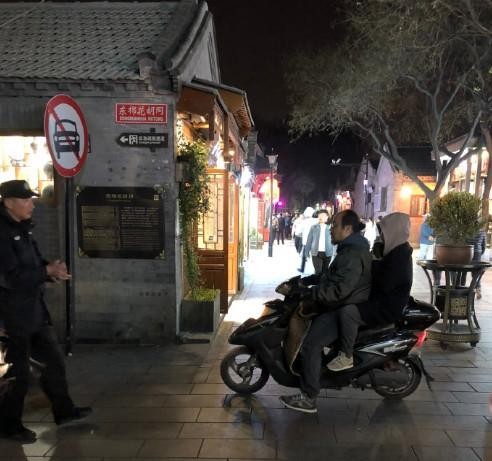 痛恨王菲！窦唯与窦靖童骑车兜风？网友：可能是二千金