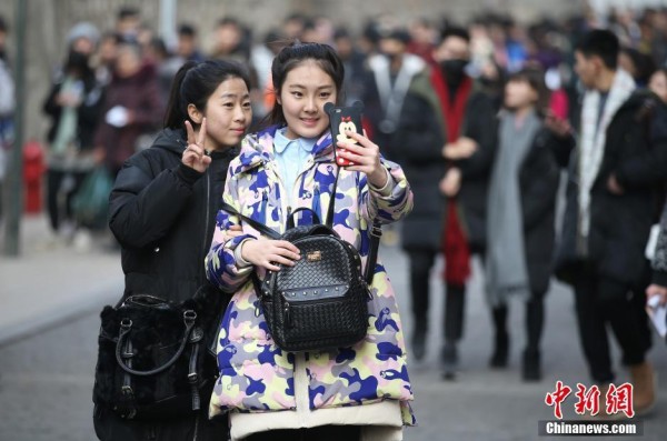 南京艺术学院迎艺考高峰 帅哥靓女齐亮相