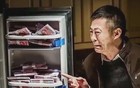 隐身8年仍被揪出，家中抄出数亿现金！