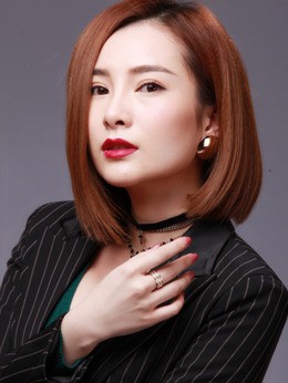露娜(李蔓绮饰演)