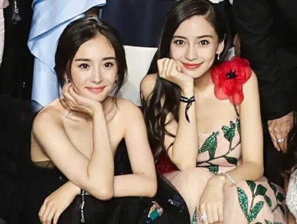 杨幂和Angelababy互称老师，被网友指责滥用称呼，粉丝声援够资历