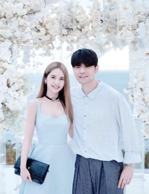 杨丞琳与李荣浩：异地恋的甜蜜坚持与爱情秘诀