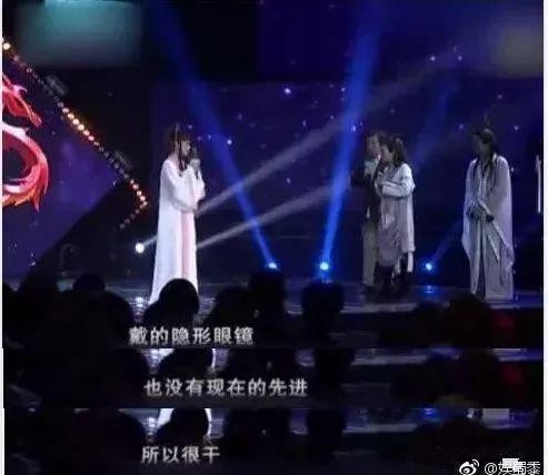 近视眼的明星怎么拍戏?陈伟霆倒错酒张若昀哭不出来