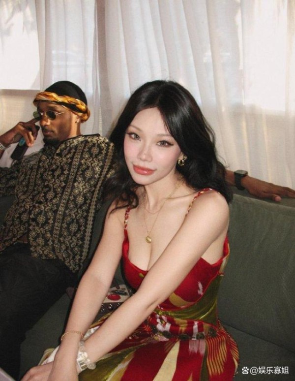 万妮达与男友合照