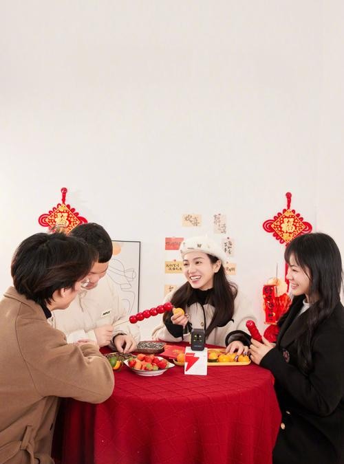 所有亲戚都来了 人物 第1张